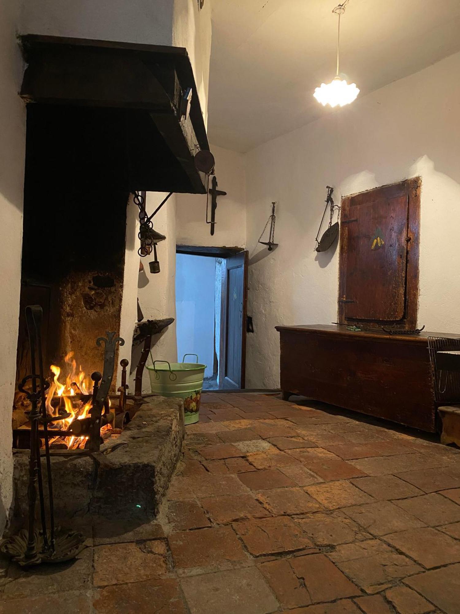 Casa Nel Centro Storico Di Borno Villa Exterior photo