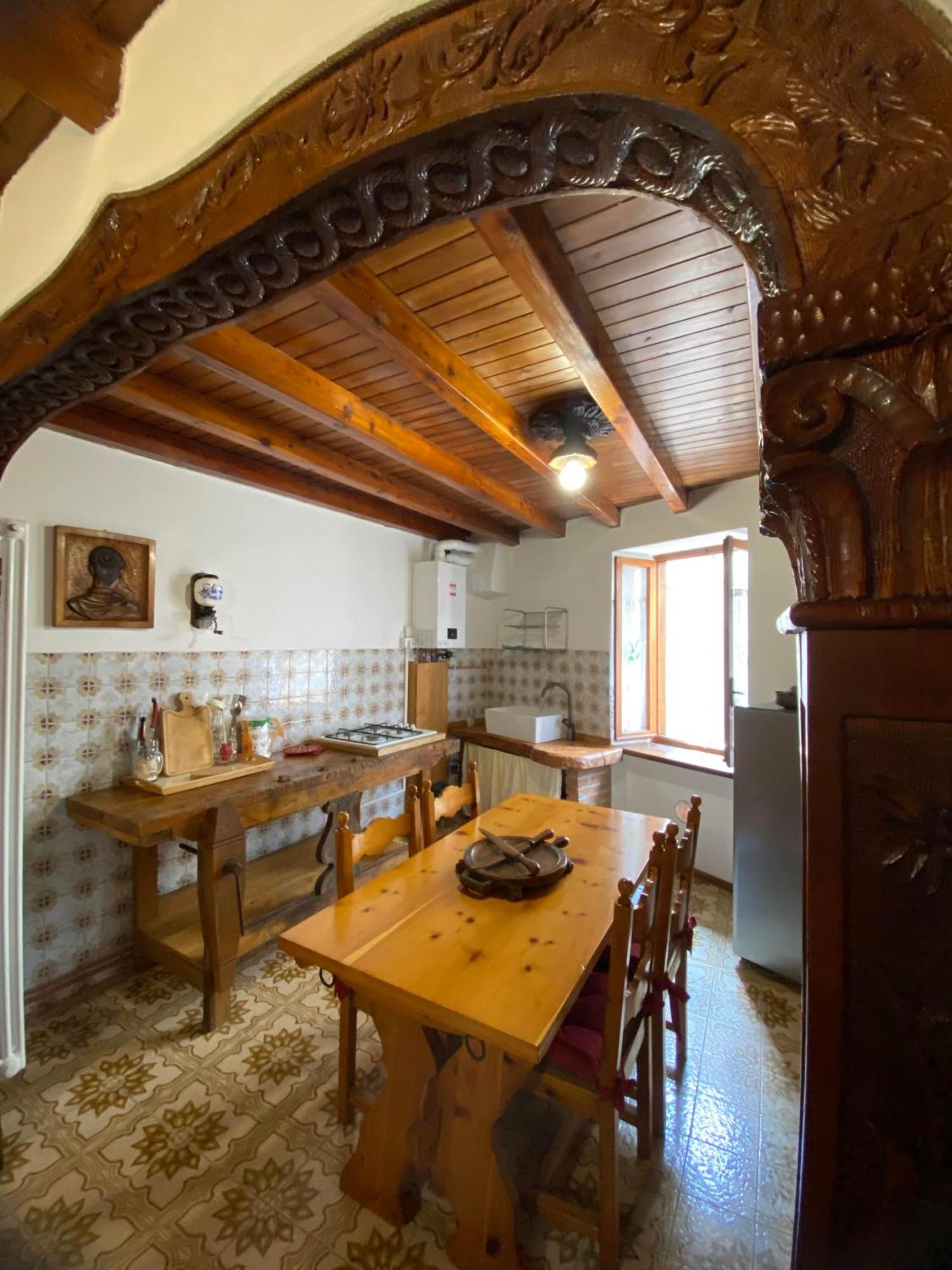 Casa Nel Centro Storico Di Borno Villa Exterior photo