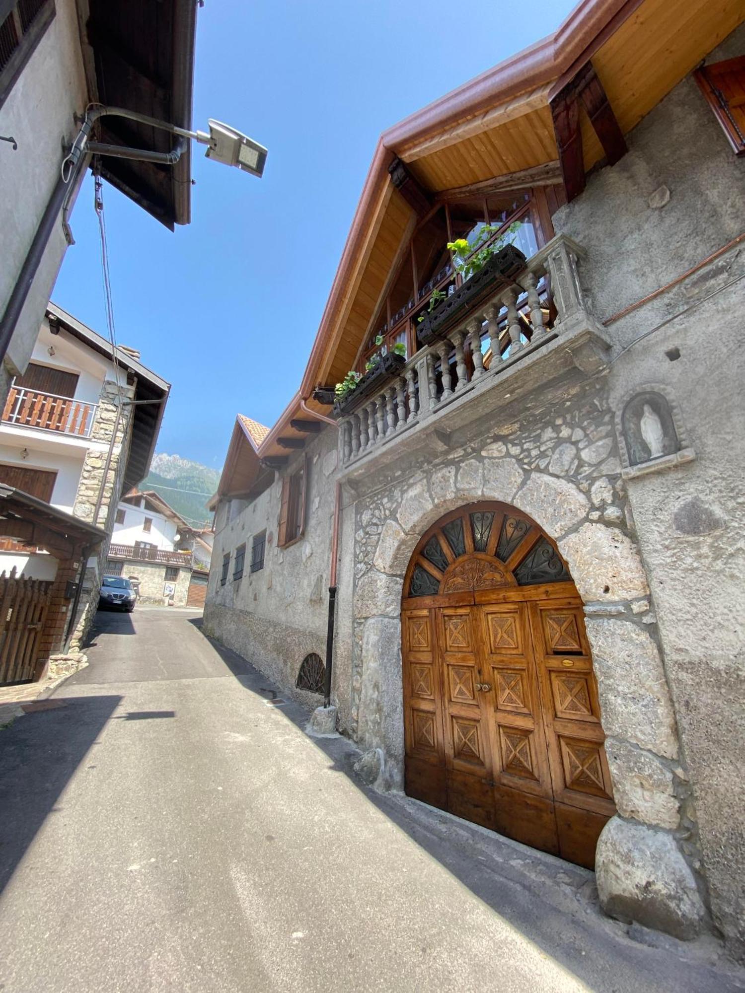 Casa Nel Centro Storico Di Borno Villa Exterior photo